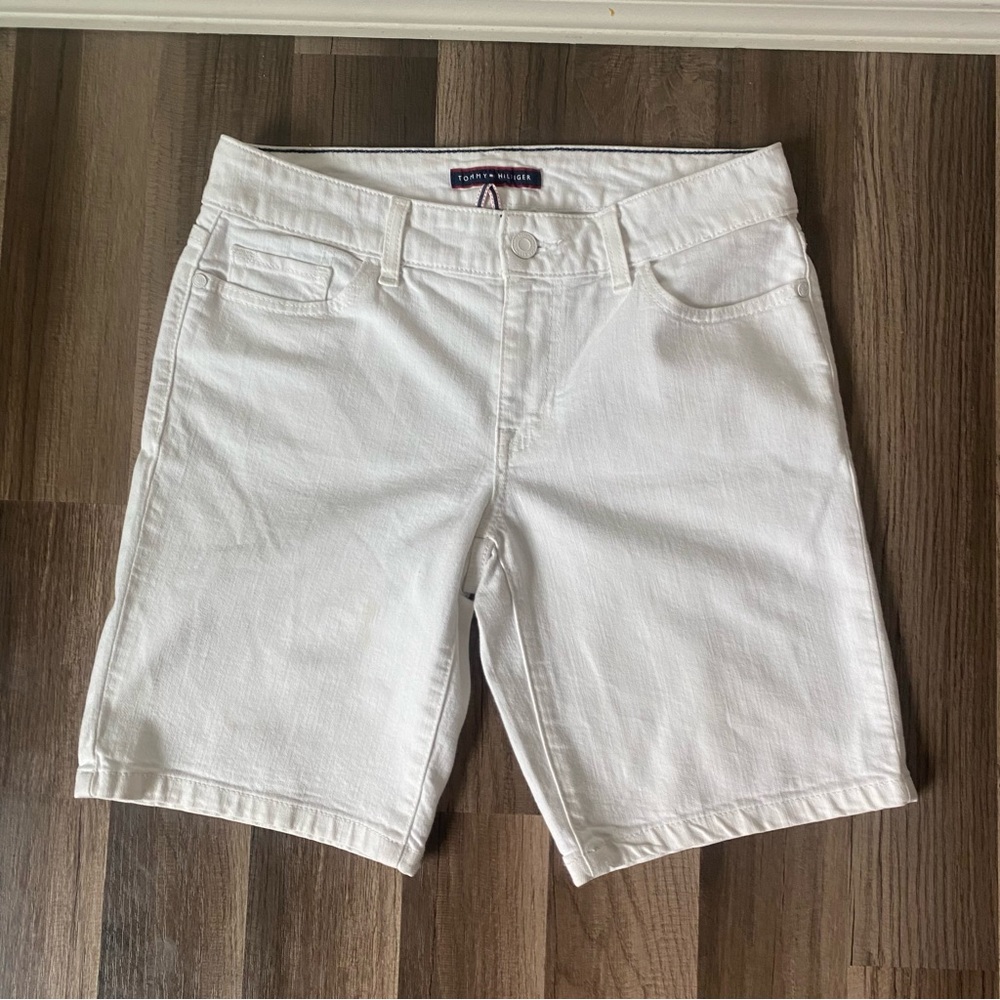 Tommy Hilfiger White Bermuda Shorts Classic Design - Picture 9 of 9